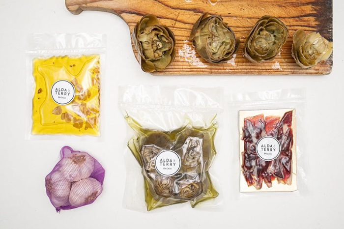 Alcachofas Confitadas con Ajitos y Jamón Ibérico de Bellota