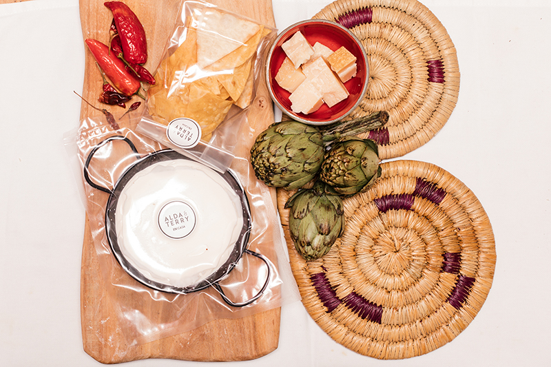 Dip de Alcachofas y Parmesano con Tortitas de Maíz (Sin Gluten)