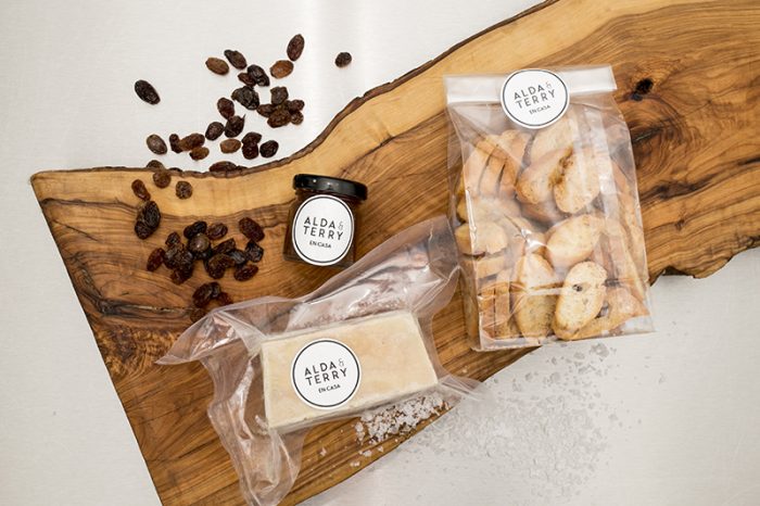 Foie Mi Cuit con Crostinis y Mermelada de Cebolla