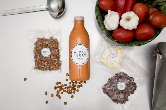 Salmorejo con Pan Frito,Jamón y Huevos de Codorniz (Sin Gluten)