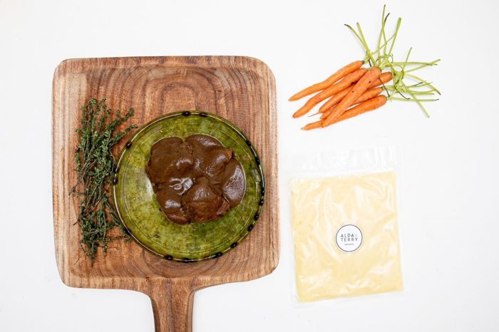 Carrillada Ibérica con Puré de Patatas y Salsa Oloroso